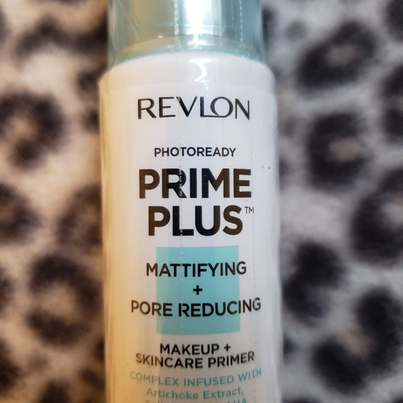 Revlon Photoready Prime Plus Mattifying + Pore Reducing Makeup + Skincare Primer - Picture 2 of 7